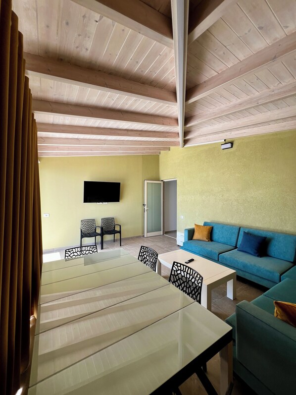 Living area - Le Monde (Borsh)