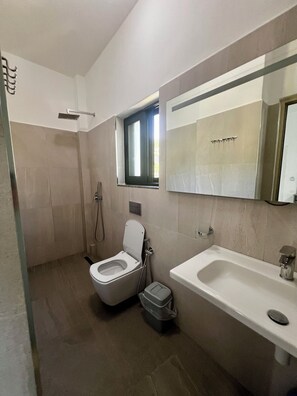 Bathroom - Le Monde (Borsh)