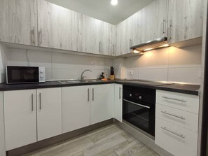 Fridge, microwave, oven, cookware/dishes/utensils