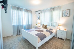 3 bedrooms, desk, iron/ironing board, WiFi - Casa Paloma「UNIT 3 「Vejigante」Walk to beach (San Juan)