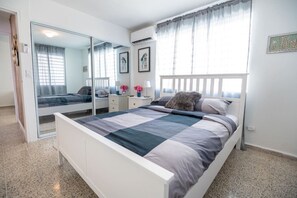 3 makuuhuonetta, työpöytä, silitysrauta/-lauta, Wi-Fi