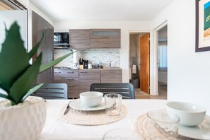 Dining - Casa Paloma「UNIT 3 「Vejigante」Walk to beach (San Juan)