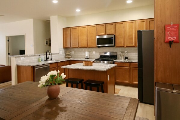 Mikrowelle, Ofen, Herdplatte, Geschirrspüler