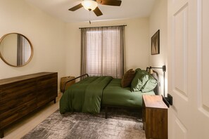 3 Schlafzimmer, Schreibtisch, Bügeleisen/Bügelbrett, WLAN