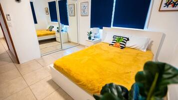 2 bedrooms, desk, iron/ironing board, WiFi