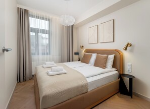 2 bedrooms, desk, iron/ironing board, WiFi