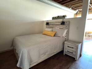 1 bedroom, iron/ironing board, free WiFi, bed sheets - Downtown- Off Broadway- 1 bedroom Suite 202 Pet Friendly! (Fargo)