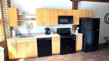 Geladeira, micro-ondas, fogão, cooktop