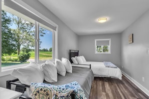 6 bedrooms, iron/ironing board, WiFi, bed sheets