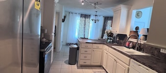 3-bedrooms 2 bathrooms, living room  , patio house in pleasant Lubbock with AC