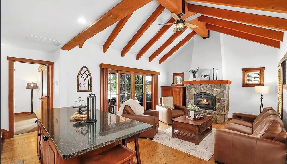 Cozy 2-bedroom, 2.5 Bath Cabin Located In The Tamarack Ski Resort, Donnelly, Id. - Tamarack Ski Resort, ID
