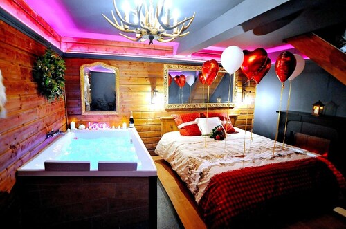 Le Chalet enchanteur/PRIVATE XXL spa/CINEMA screen/Optical fiber/2 min center