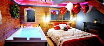 Le Chalet enchanteur/PRIVATE XXL spa/CINEMA screen/Optical fiber/2 min center