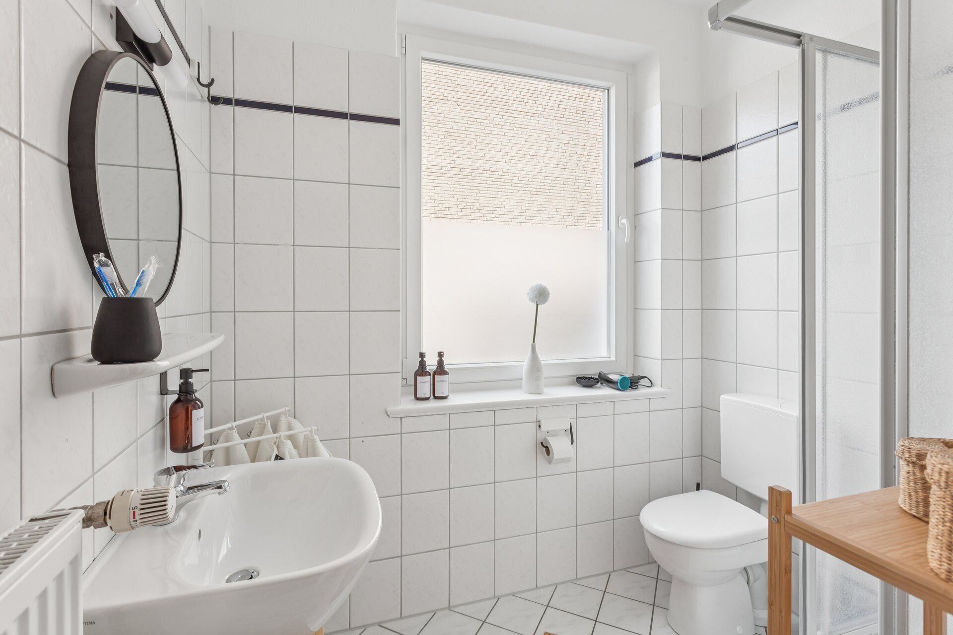 Dusche, Haartrockner, Handtücher, Seife