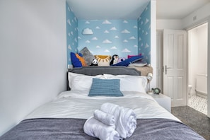 4 Schlafzimmer, Bügeleisen/Bügelbrett, WLAN, Bettwäsche