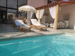 Pool - House for 6 people, 3 bedrooms, 2 bathrooms, 3 WCs, swimming pool, air conditioning and mosquito nets. (Perpignan)