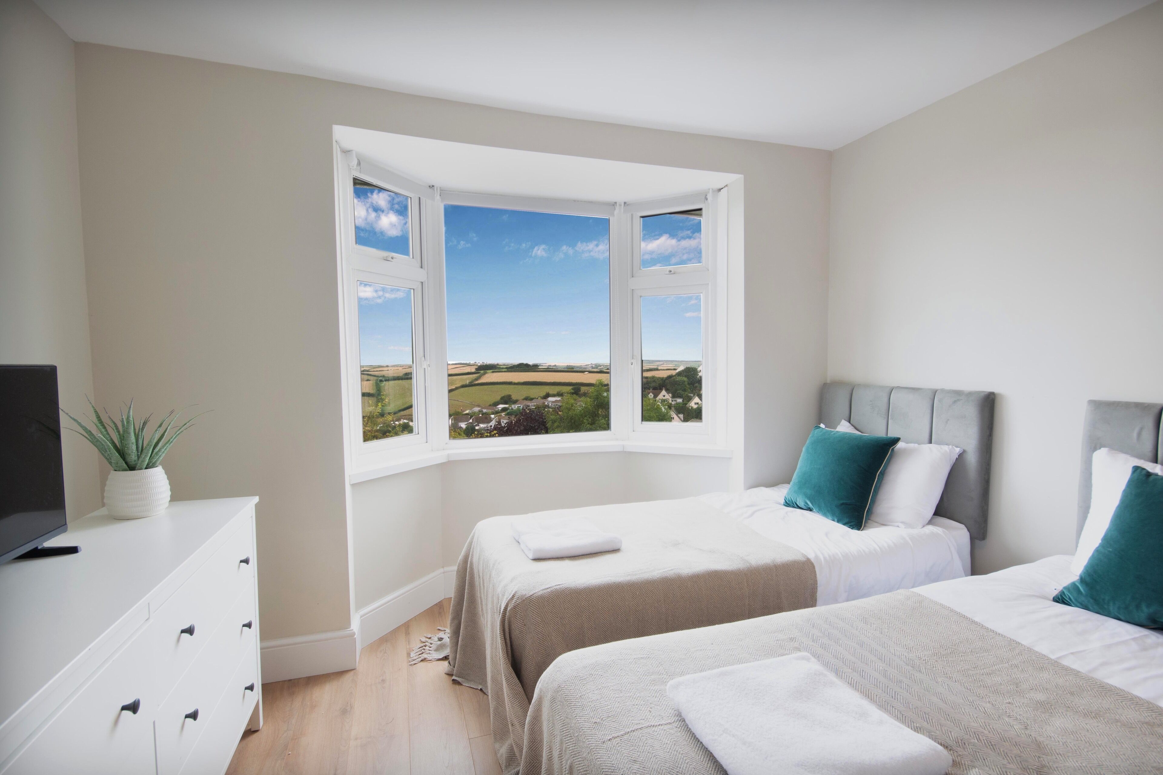 3 bedrooms, desk, iron/ironing board, free WiFi