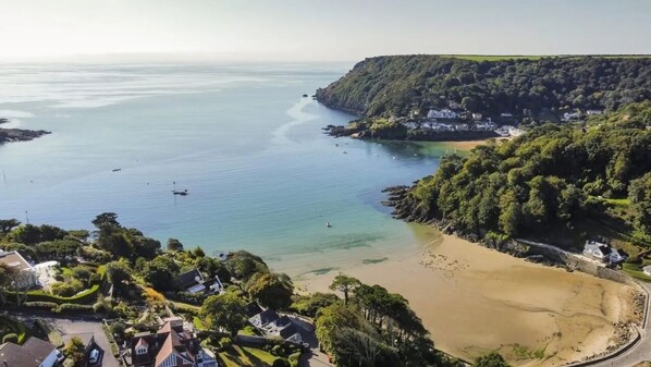 A coastal town with a beach, houses, and a forested hill. - Stylish Salcombe House Walk to Beach & Town, Pets, Garden, 2 Parking, Sleeps 6 (Salcombe)