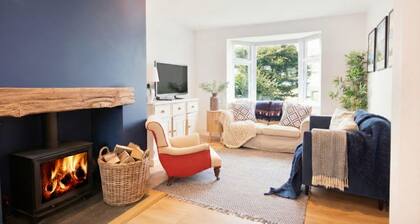 Stylish Salcombe House Walk to Beach & Town, Pets, Garden, 2 Parking, Sleeps 6