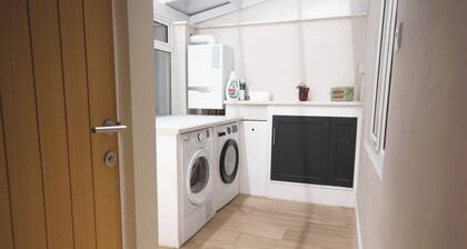 Pet-Friendly Salcombe Townhouse: Garden, 2 Cars, 3 Beds, 2.5 Baths, Near Beach