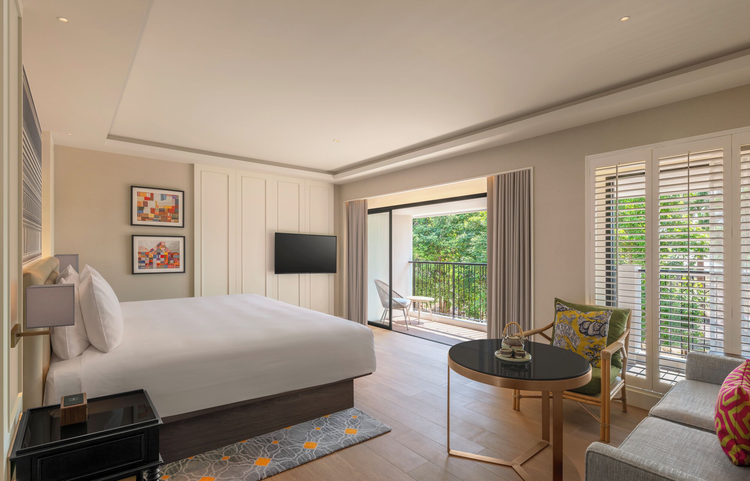 Surmatelas, minibar, coffres-forts dans les chambres, bureau