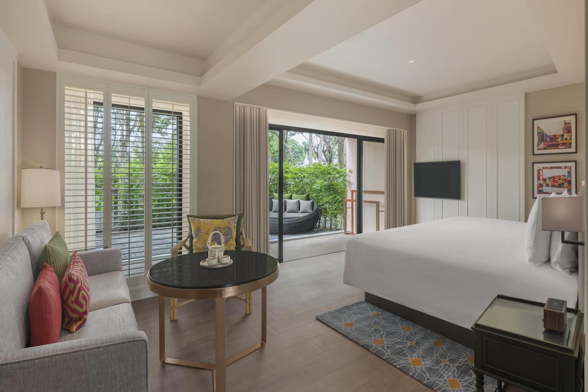 Down comforters, pillowtop beds, minibar, in-room safe