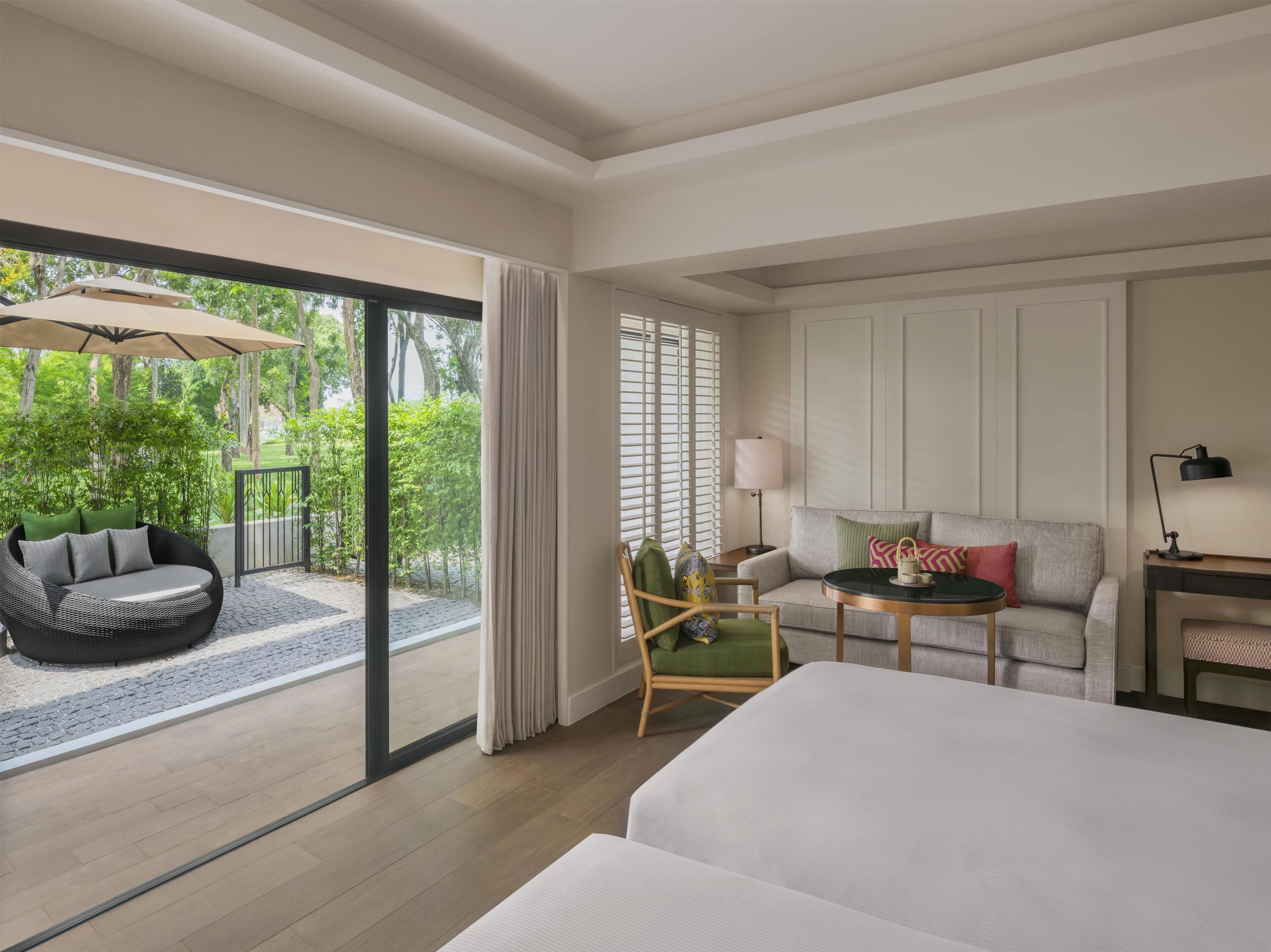 Deluxe Suite, 1 King Bed (Garden Terrace) | Living area