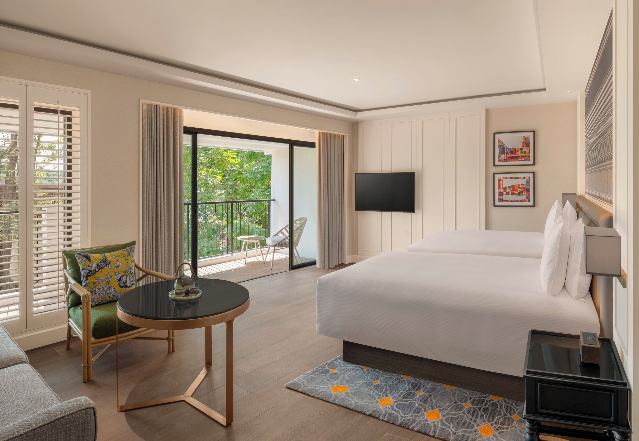 Surmatelas, minibar, coffres-forts dans les chambres, bureau