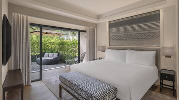 Deluxe Suite, 1 King Bed (Garden Terrace)