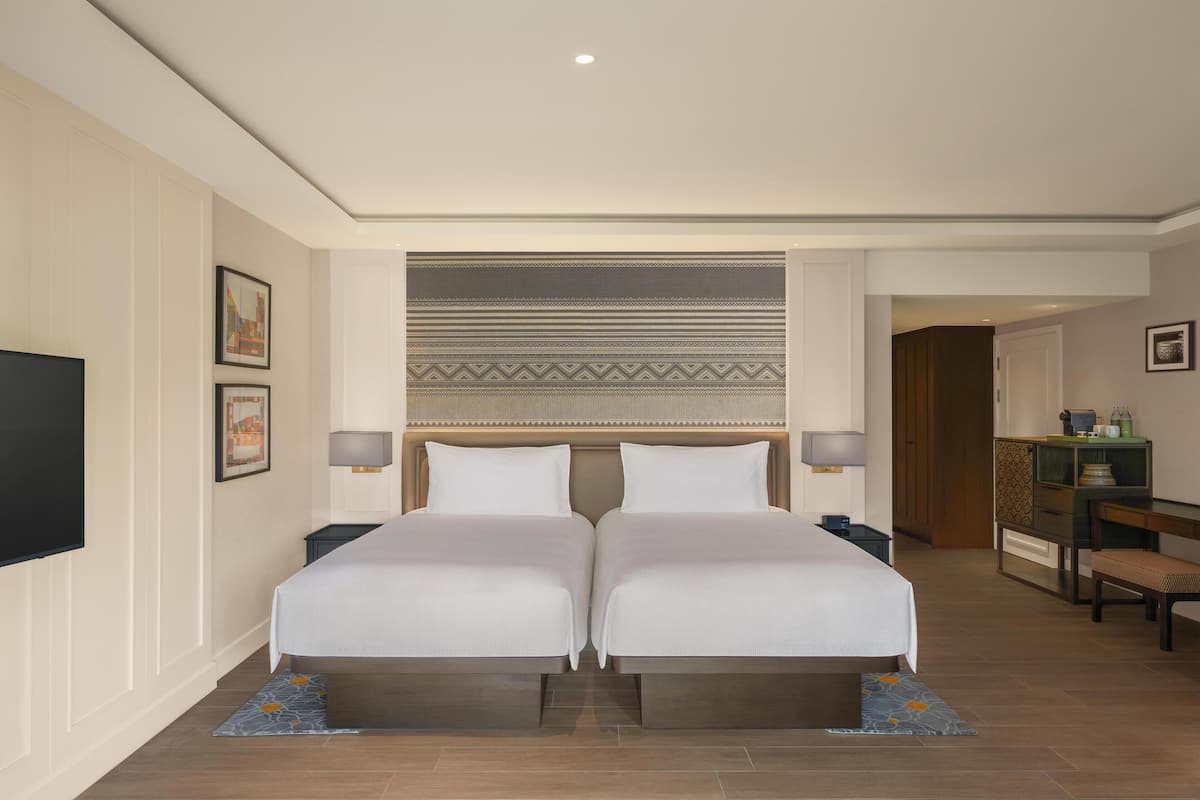 Down comforters, pillowtop beds, minibar, in-room safe