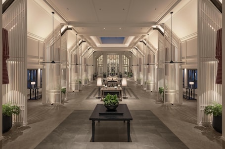 Hall. Kahavadi Chiang Rai, Curio Collection By Hilton