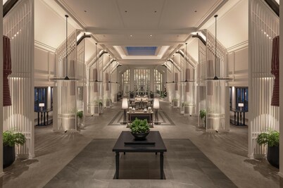 Kahavadi Chiang Rai, Curio Collection By Hilton