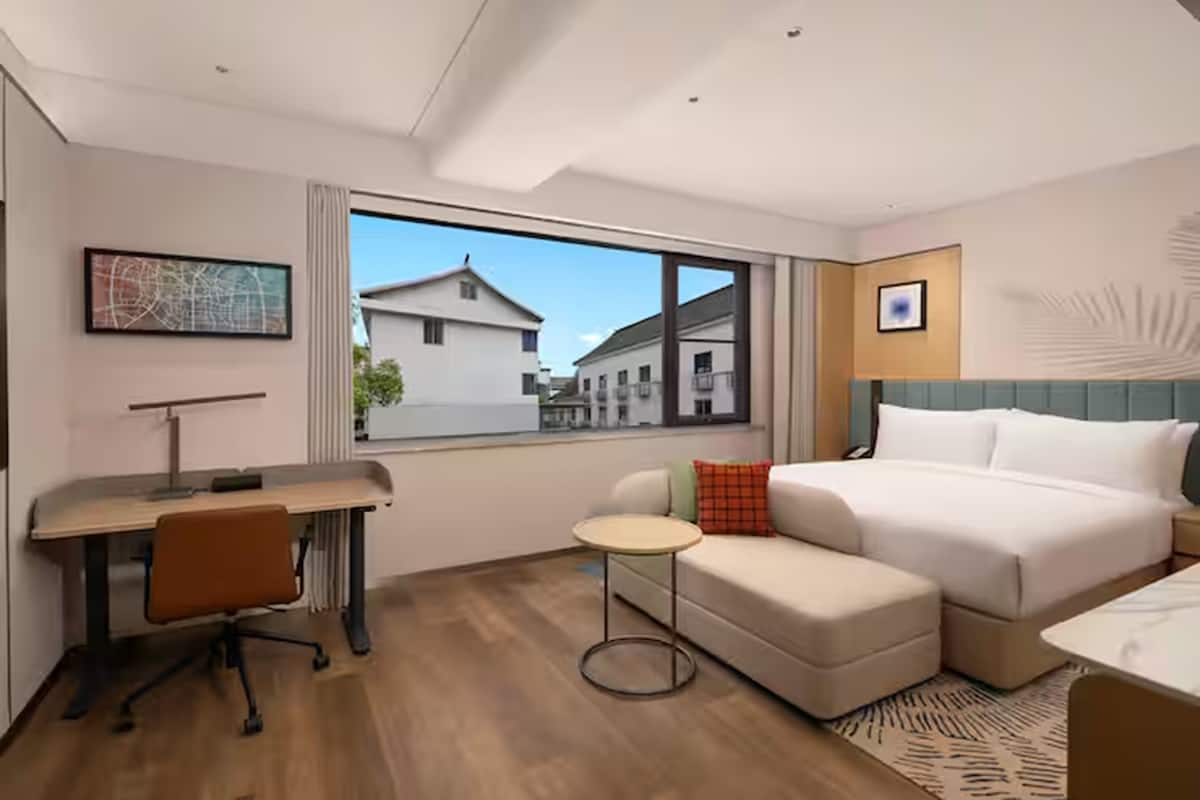 Premium bedding, down duvets, free minibar items, in-room safe