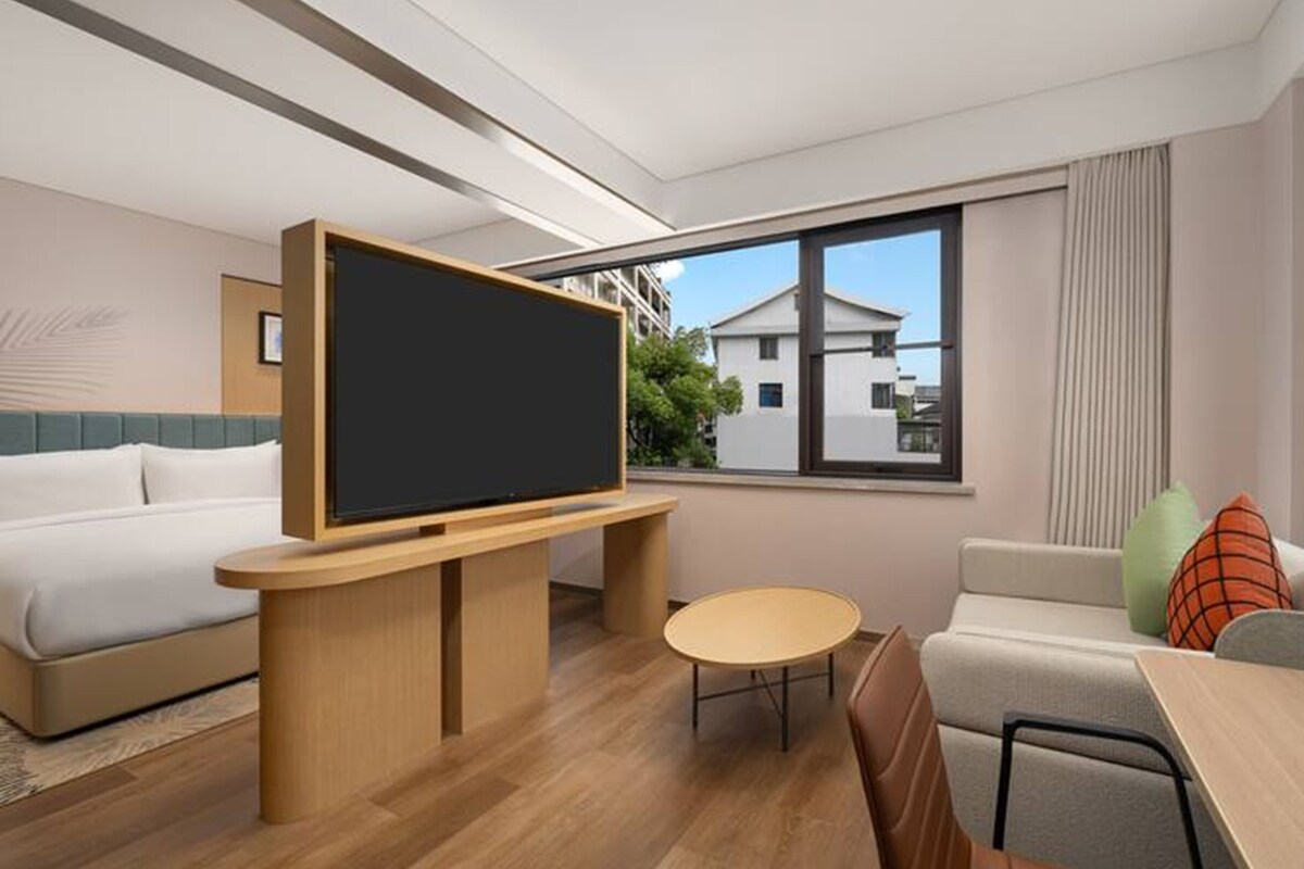 King Deluxe Room With Sofa Bed