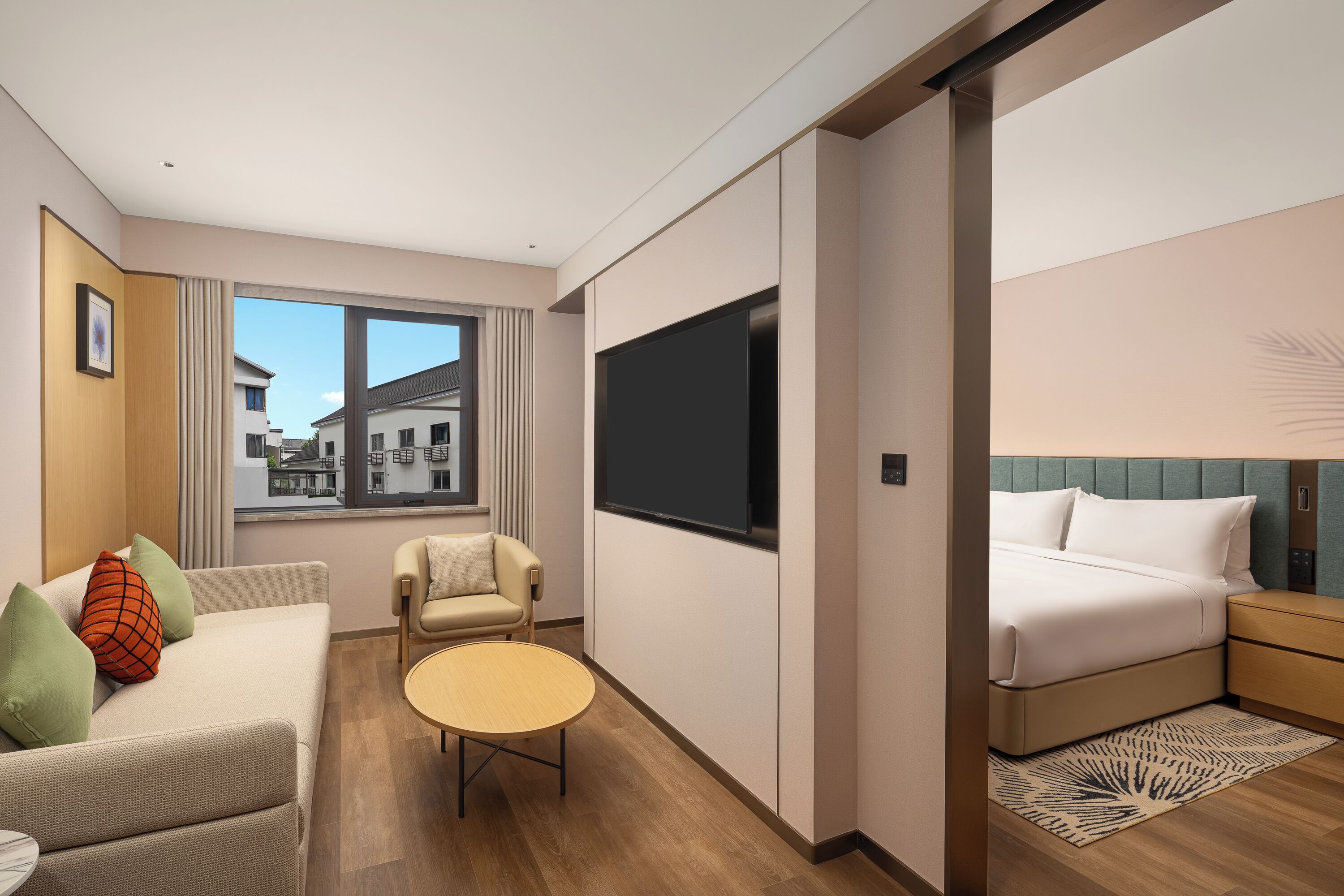 Comfort Suite, 1 King Bed | Premium bedding, down comforters, free minibar items, in-room safe