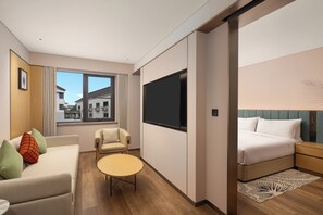 Deluxe Suite, 1 King Bed