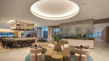 Área de estar no saguão