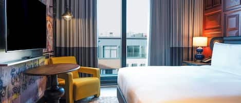 Room, 1 King Bed, Balcony | Hypo-allergenic bedding, minibar, in-room safe, laptop workspace