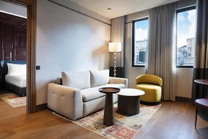 Suite, 1 Bedroom | Living area