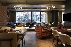 Breakfast, lunch, dinner served; Turkish cuisine  - Canopy By Hilton Istanbul Taksim (Istanbul)