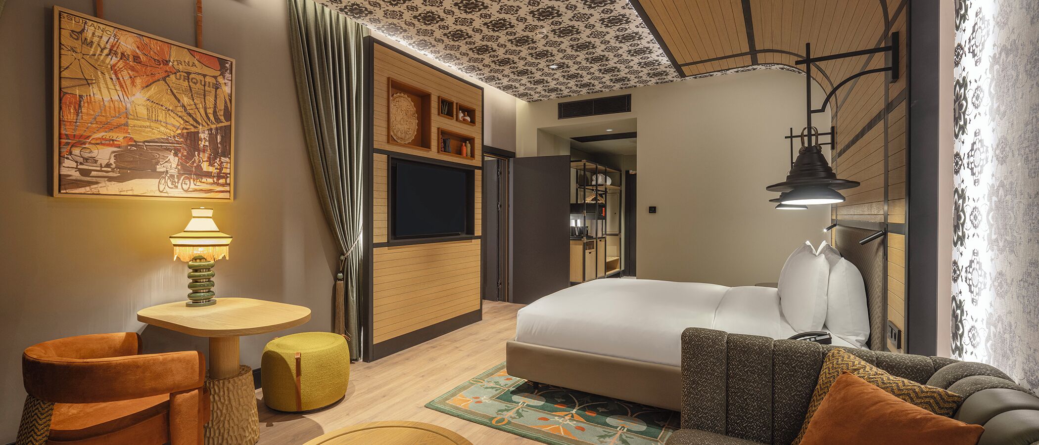 Room, 1 Queen Bed, Accessible | Minibar, in-room safe, desk, soundproofing
