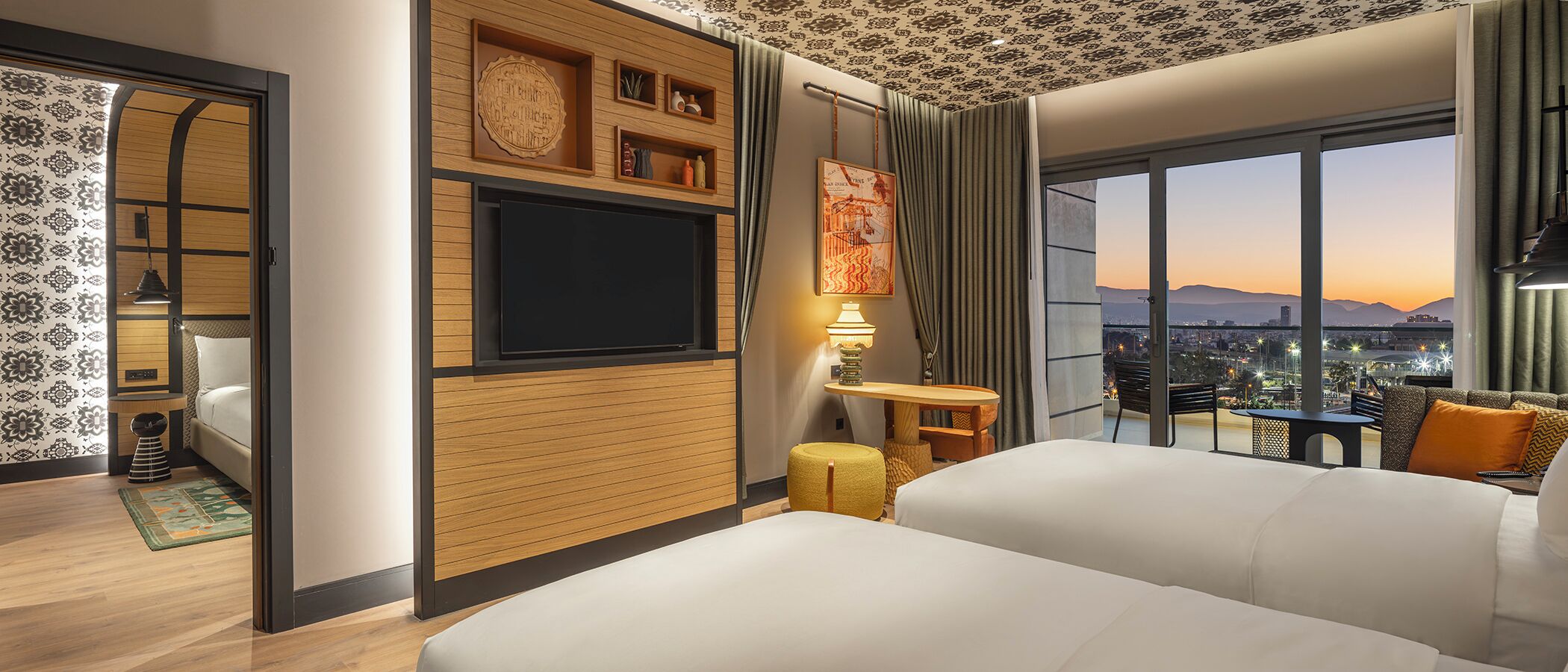 미니바, 객실 내 금고, 책상, 방음 설비