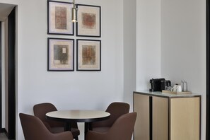 Suite, 1 Bedroom | Living area