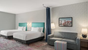 Suíte estúdio, 2 camas Queen, acessível, banheira | Área de estar