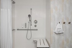 Rom, 1 kingsize-seng, tilgjengelighetstilpasset (Roll-In Shower) | Dusj på badet