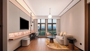 ห้องดีลักซ์สวีท, เตียงคิงไซส์ 1 เตียง, วิวแม่น้ำ | ห้องนั่งเล่น