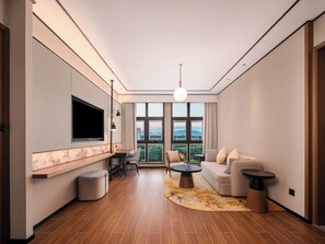 Deluxe Suite, 1 King Bed, River View | Living room - Hilton Garden Inn Huangshan Huizhou (Huangshan)
