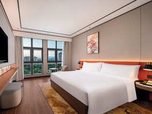 Deluxe Suite, 1 King Bed, River View - Hilton Garden Inn Huangshan Huizhou (Huangshan)