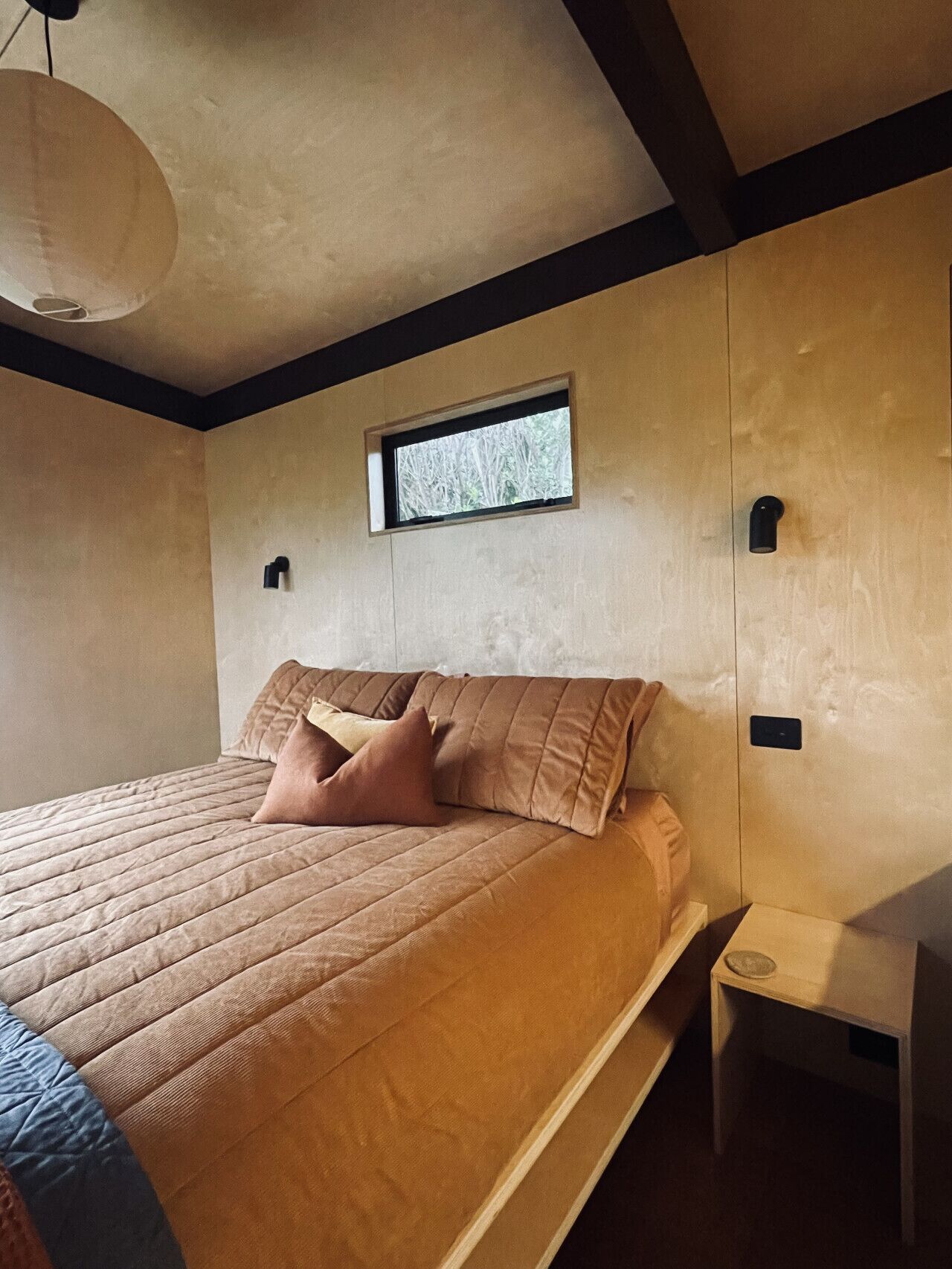 2 bedrooms, travel cot, WiFi, bed sheets