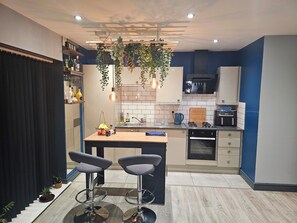 Fridge, microwave, oven, coffee/tea maker
